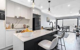 Modern 2-Bed 2-Bath - Walk To Hospital & Westfield